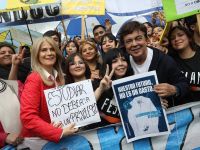 Espinoza marchó en defensa de la universidad pública: “No podemos perder el derecho al futuro”