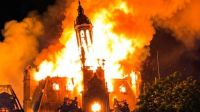 Durante las protestas en Francia incendiaron el histórico Ayuntamiento de Limoges