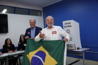 Elecciones en Brasil: Lula emitió su voto y lanzó duras críticas contra Flávio Bolsonaro en el balotaje