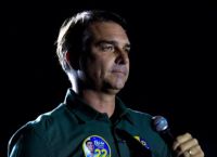  Flávio Bolsonaro hizo escala en Ecuador tras despegar de Argentina rumbo a EEUU